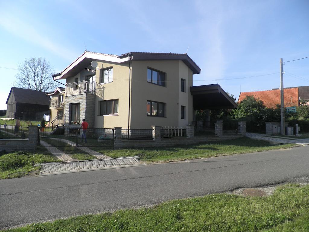 Privat Bartky Appartement Vrbov Buitenkant foto